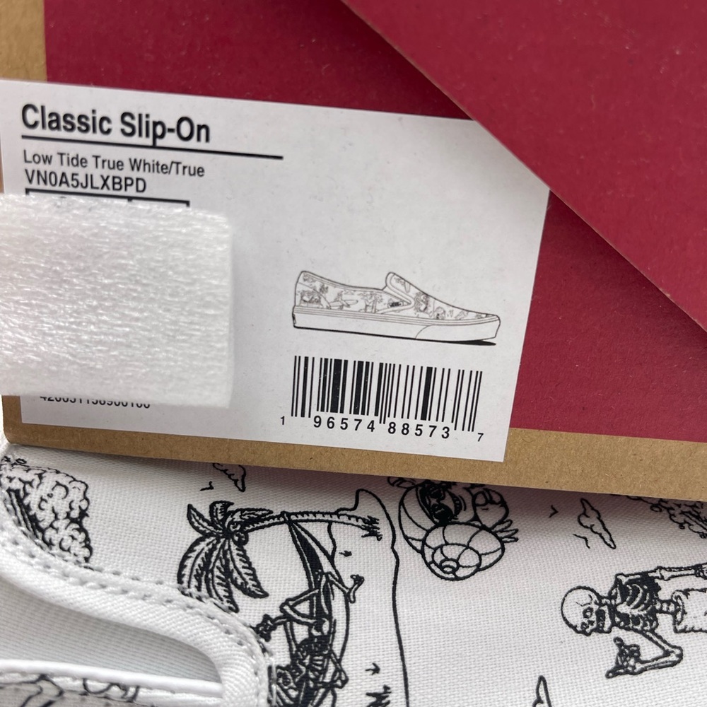 Vans WMNS Classic Slip-On
Low Tide True White/True
VN0A5JLXBPD Sneakers - Picture 16 of 16